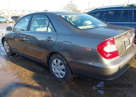 2004 Toyota Camry Le z USA, uszkodzony, nr VIN 4T1BE32K84U918826